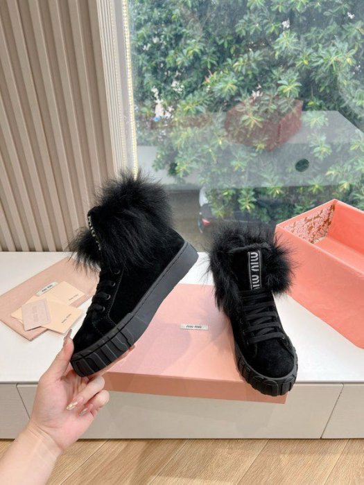 Boots women's on fur фото 5