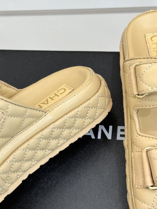 Шлепанцы женские фото 6