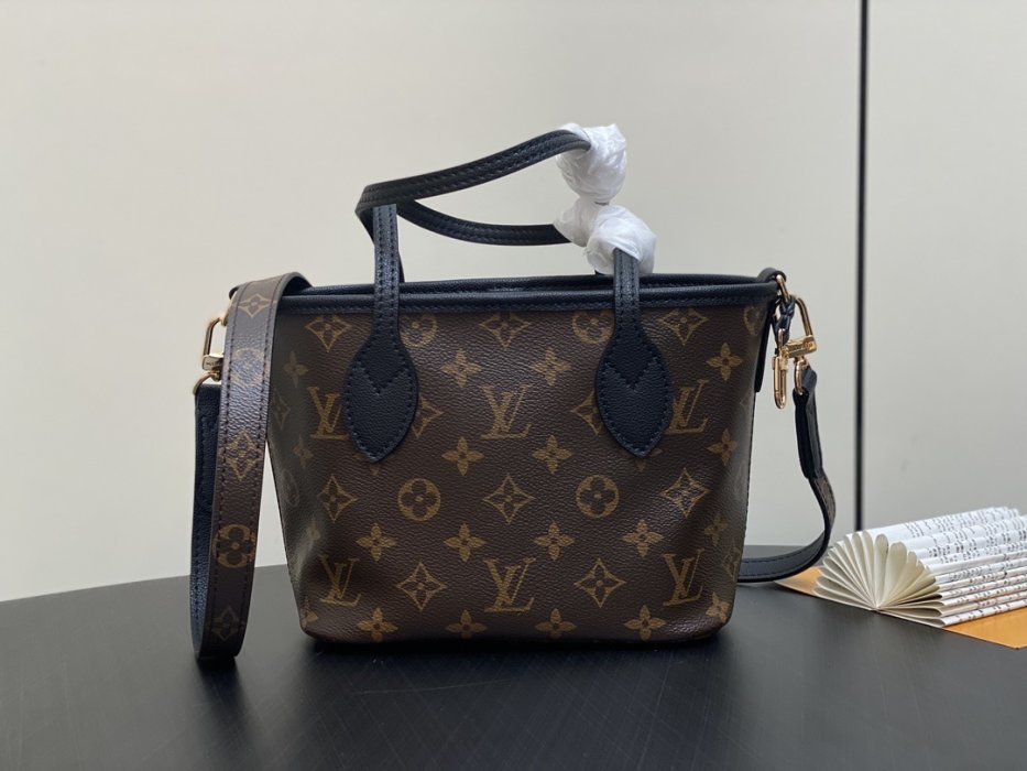 A bag Neverfull Bandouliere Inside Out BB 24 cm