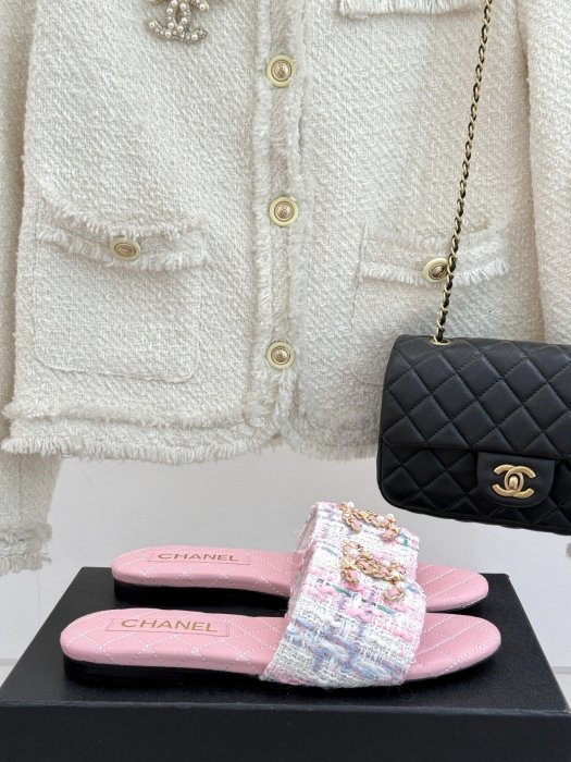 Шлепанцы женские