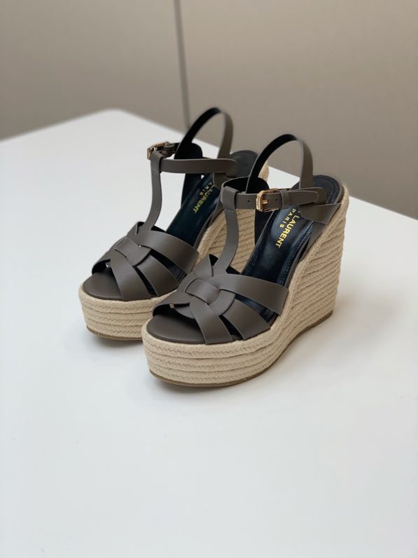 Sandals on high heel gray фото 4