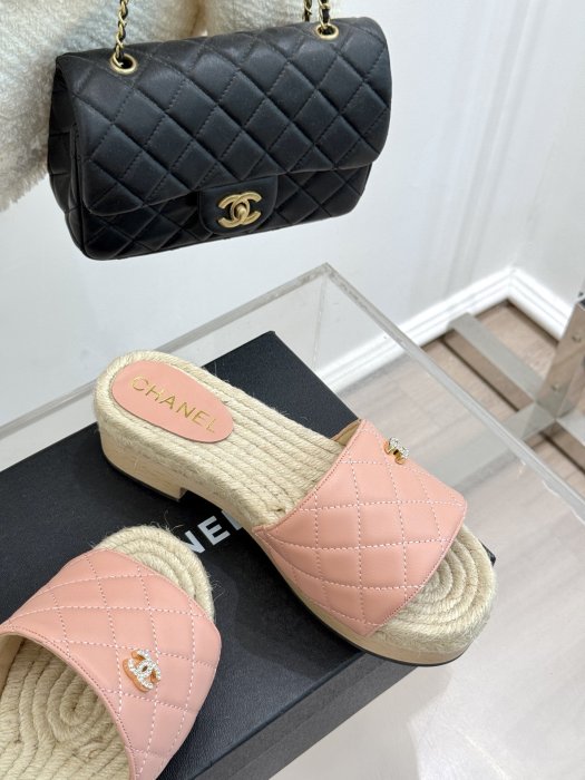 Шлепанцы женские фото 5