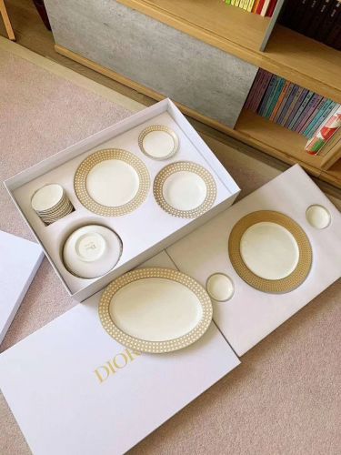 Dior / Набір посуду з 33 елементів (18K матове золото)