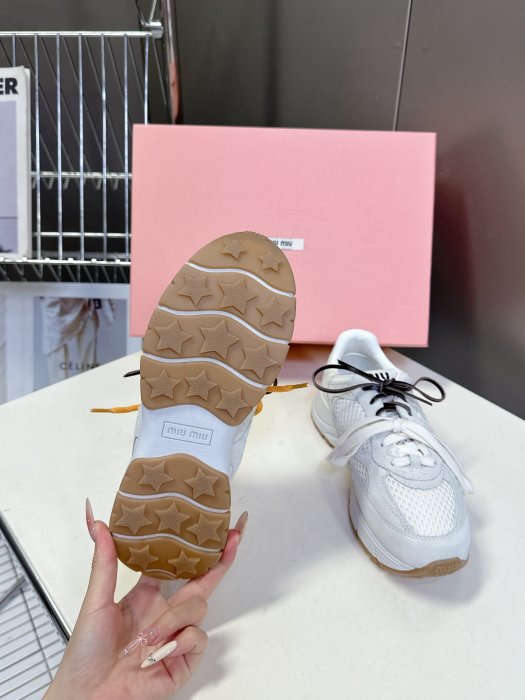 Кроссовки женские фото 9