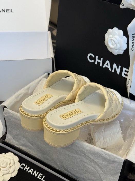 Шлепанцы фото 5