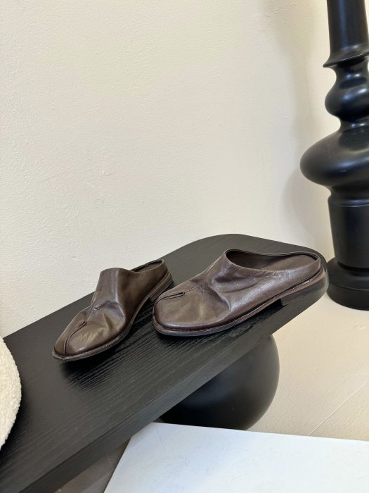 Мюли с раздвоенным носком фото 3