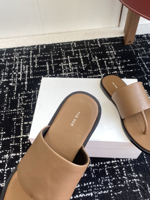 Шлепанцы женские фото 8