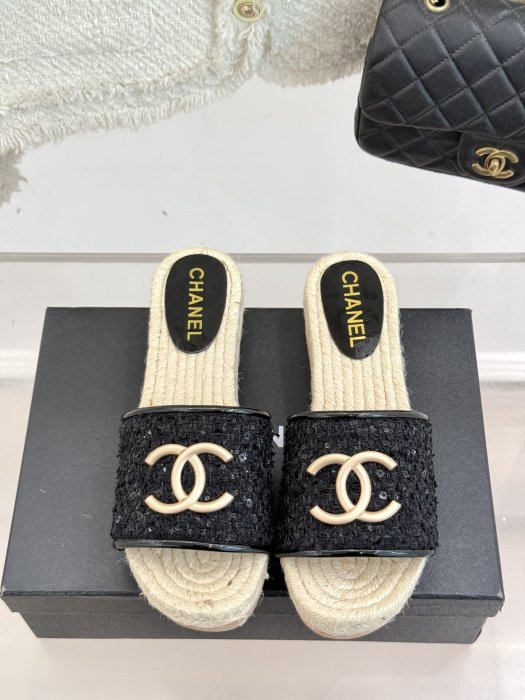 Шлепанцы женские фото 4