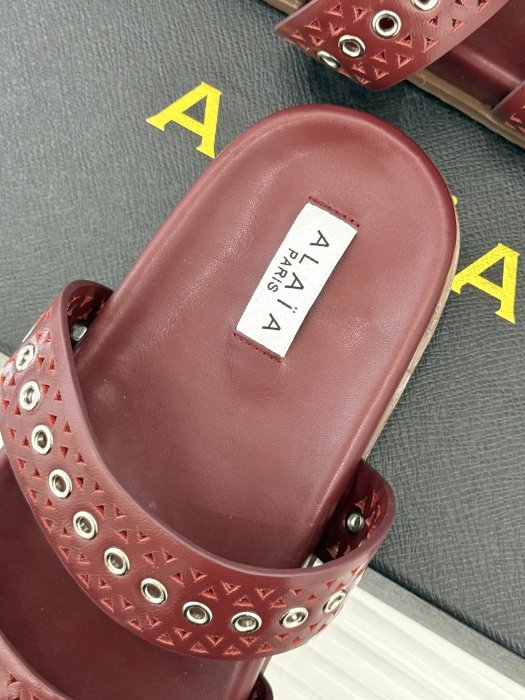 Шлепанцы женские фото 8