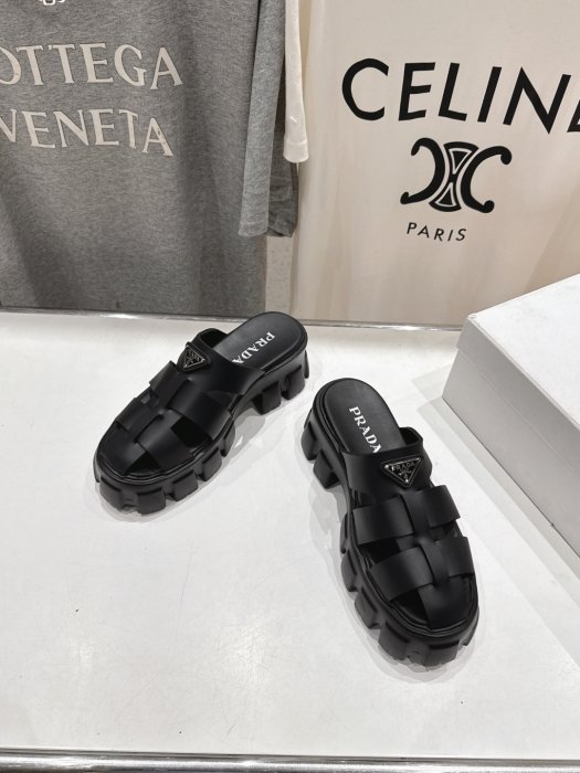 Шлепанцы фото 2