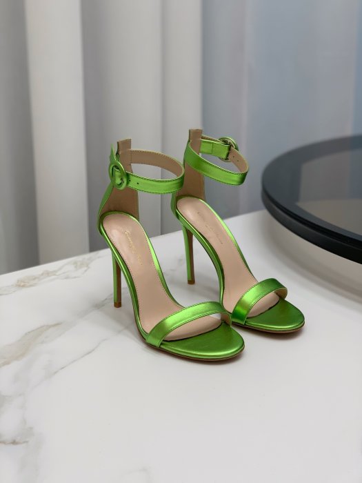 Босоножки фото 8