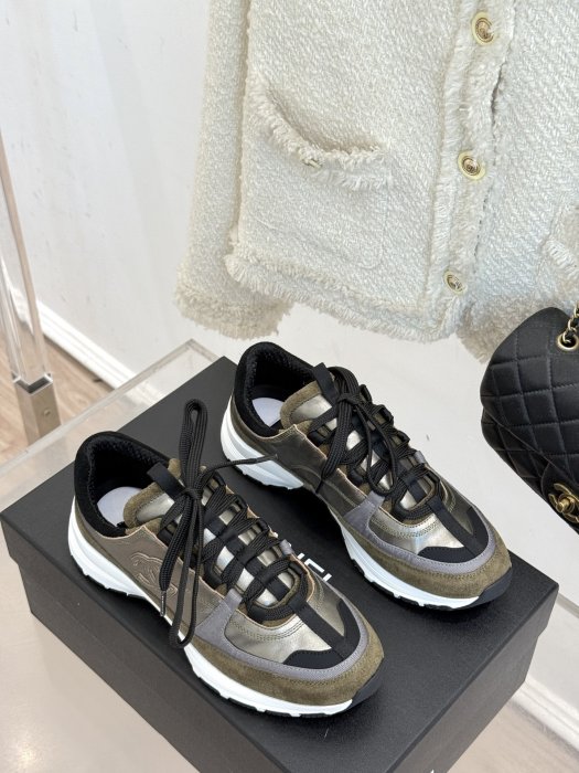 Кроссовки женские фото 3