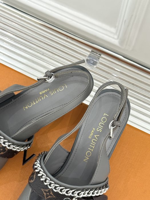 Босоножки фото 8