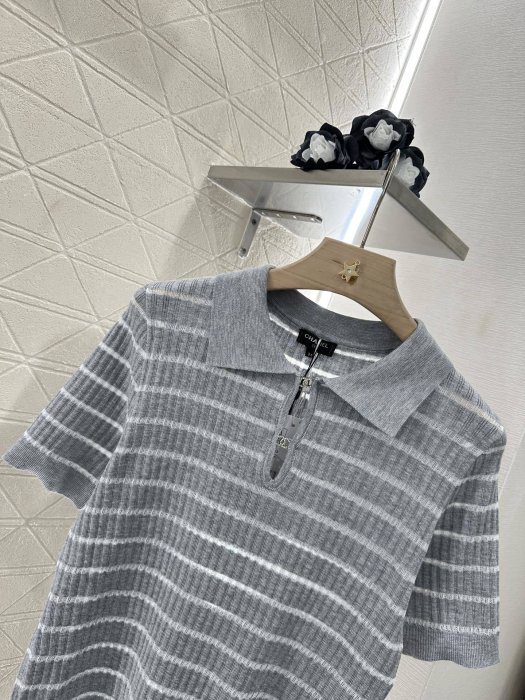 T-shirt women's фото 7