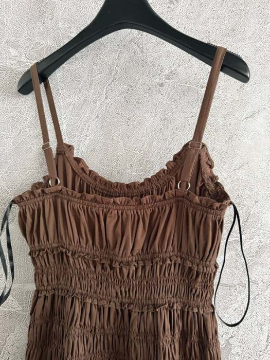 Dress colors mocha-mousse, плиссированное фото 6