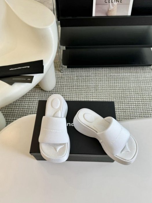 Босоножки фото 2