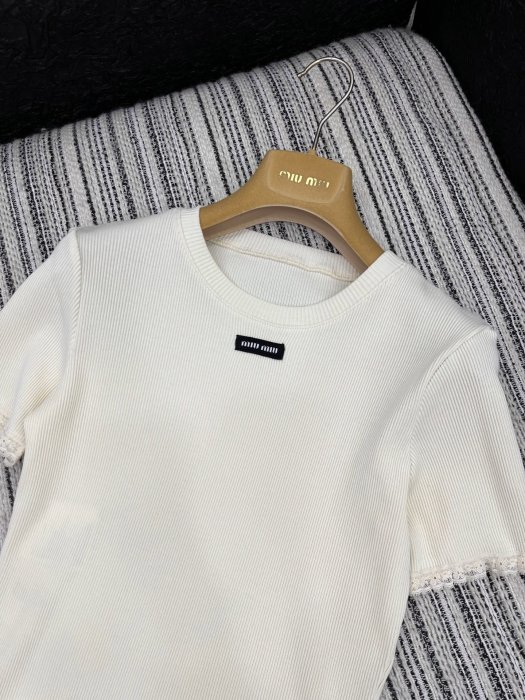 T-shirt women's фото 2