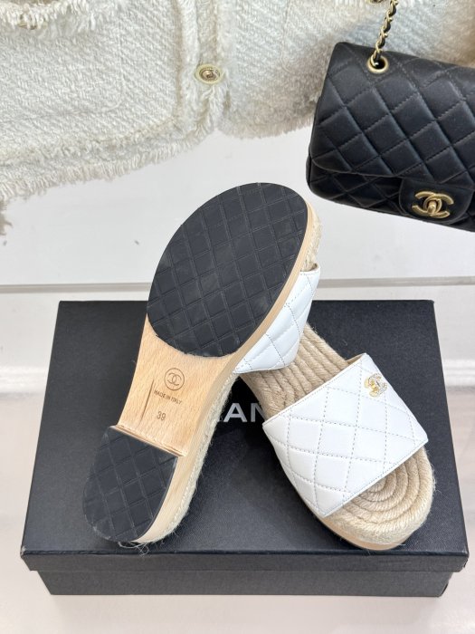 Шлепанцы женские фото 9