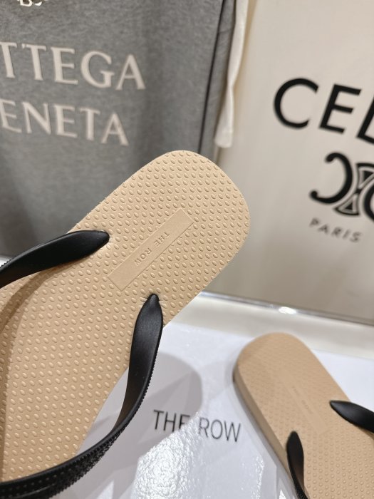 Шлепанцы женские фото 6