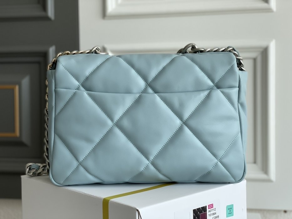 Сумка Chanel C19, светло-голубая, двухцветная фурнитура Series 30 фото 3