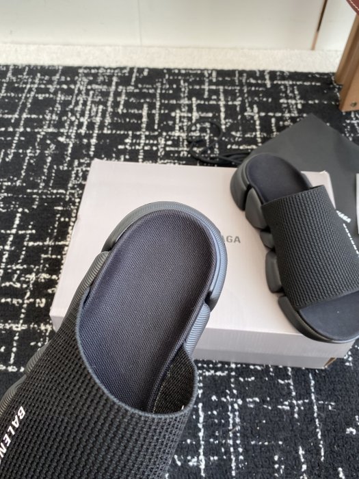 Шлепанцы женские фото 8