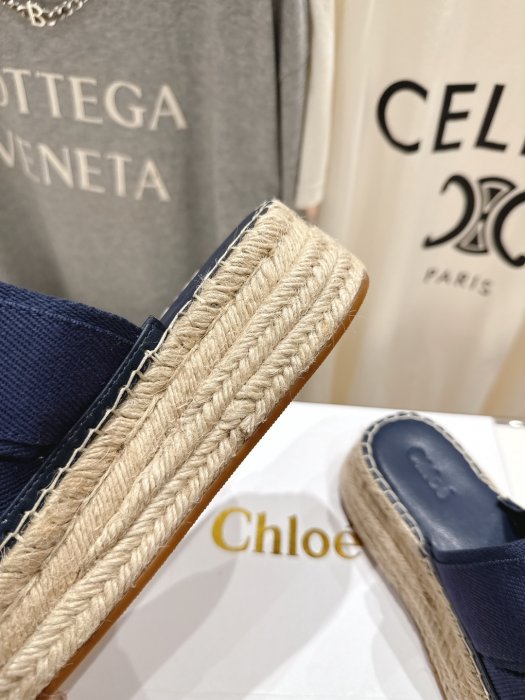 Шльопанці жіночі фото 7