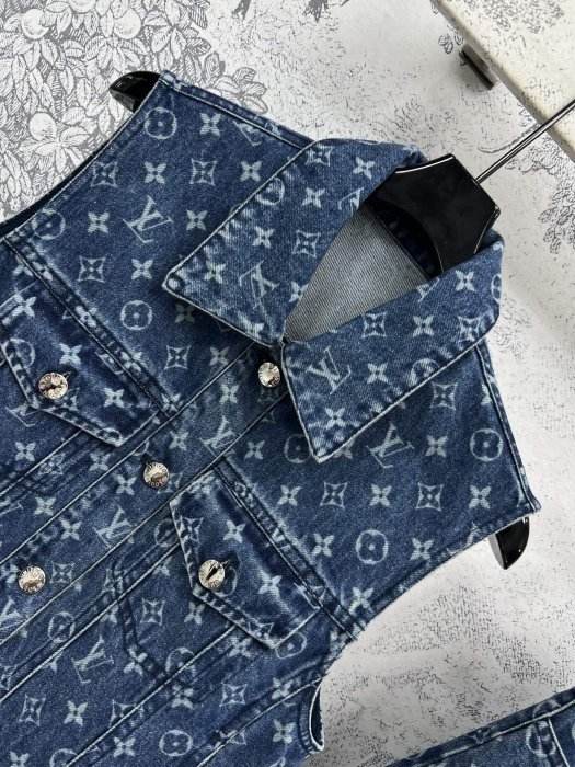 Костюм женский фото 2