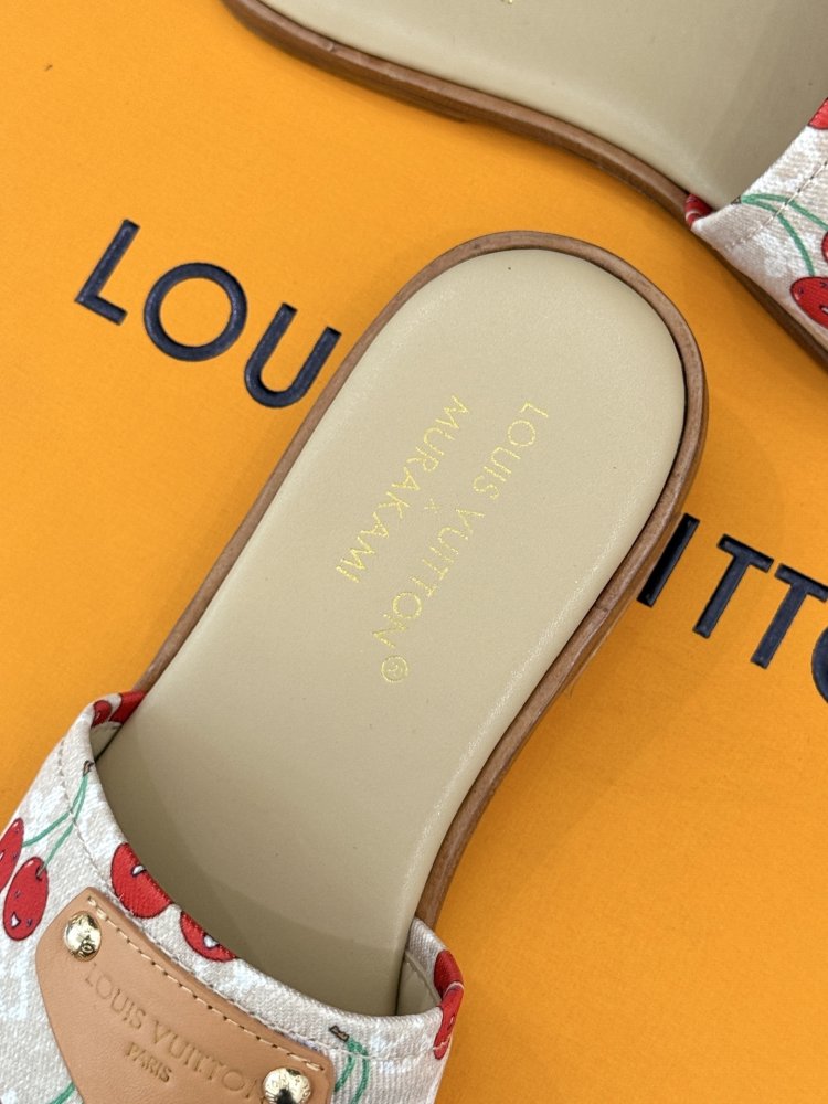 Шлепанцы женские фото 8