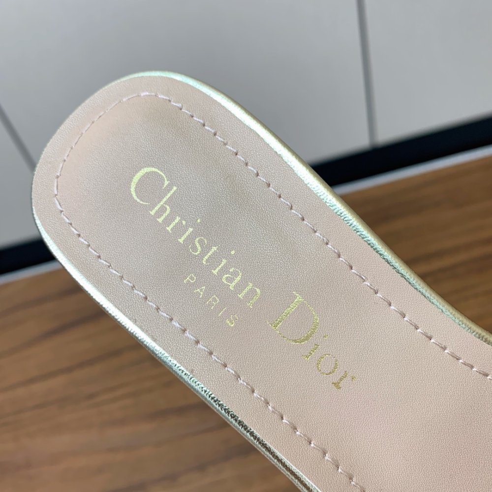 Шлепанцы женские фото 8