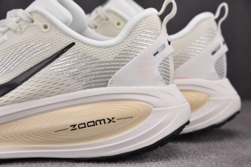 Кроссовки Vomero 18 Coconut Milk фото 13