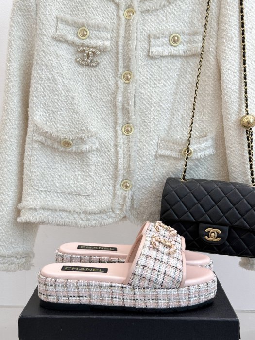 Шлепанцы женские