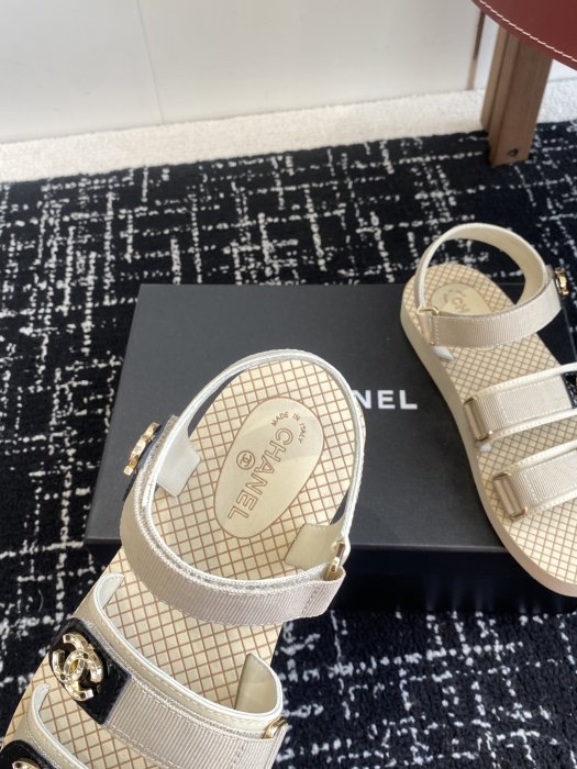 Сандалі жіночі фото 8