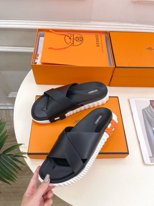 Шлепанцы женские фото 4