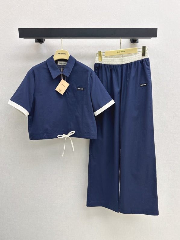 Костюм женский