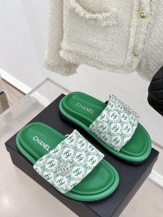 Шлепанцы фото 3