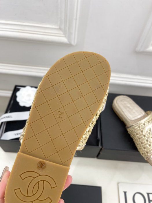 Шлепанцы женские фото 9