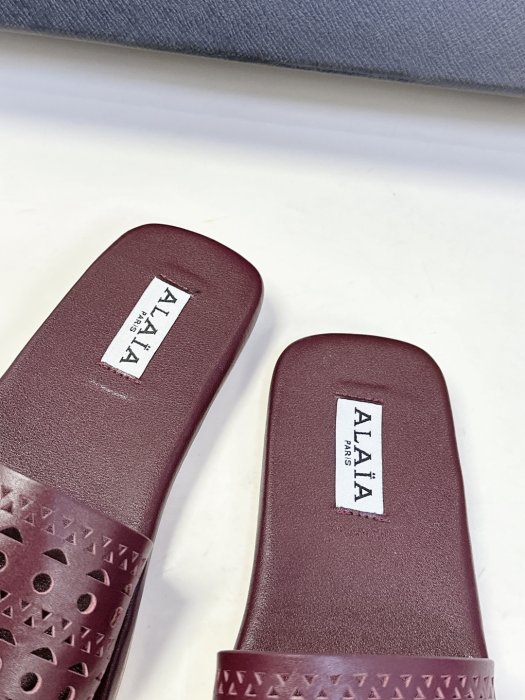 Шлепанцы женские фото 8