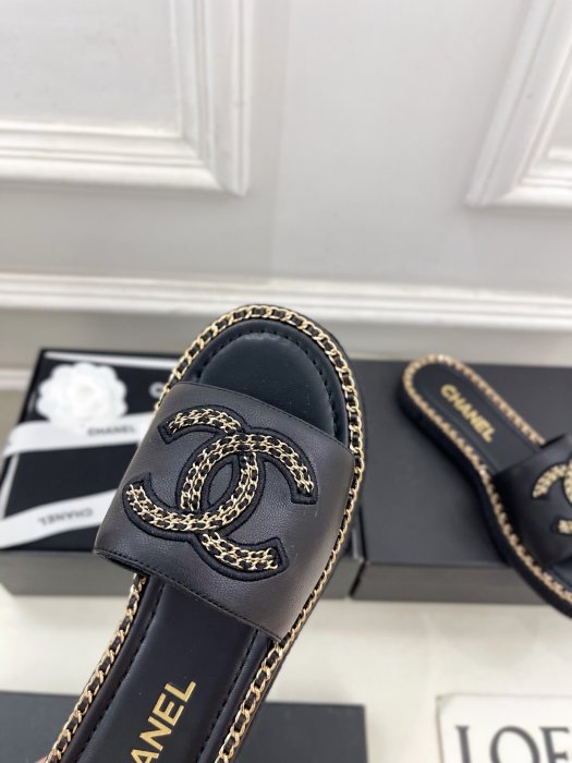 Шлепанцы женские фото 7