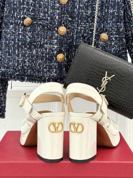 Босоножки фото 6