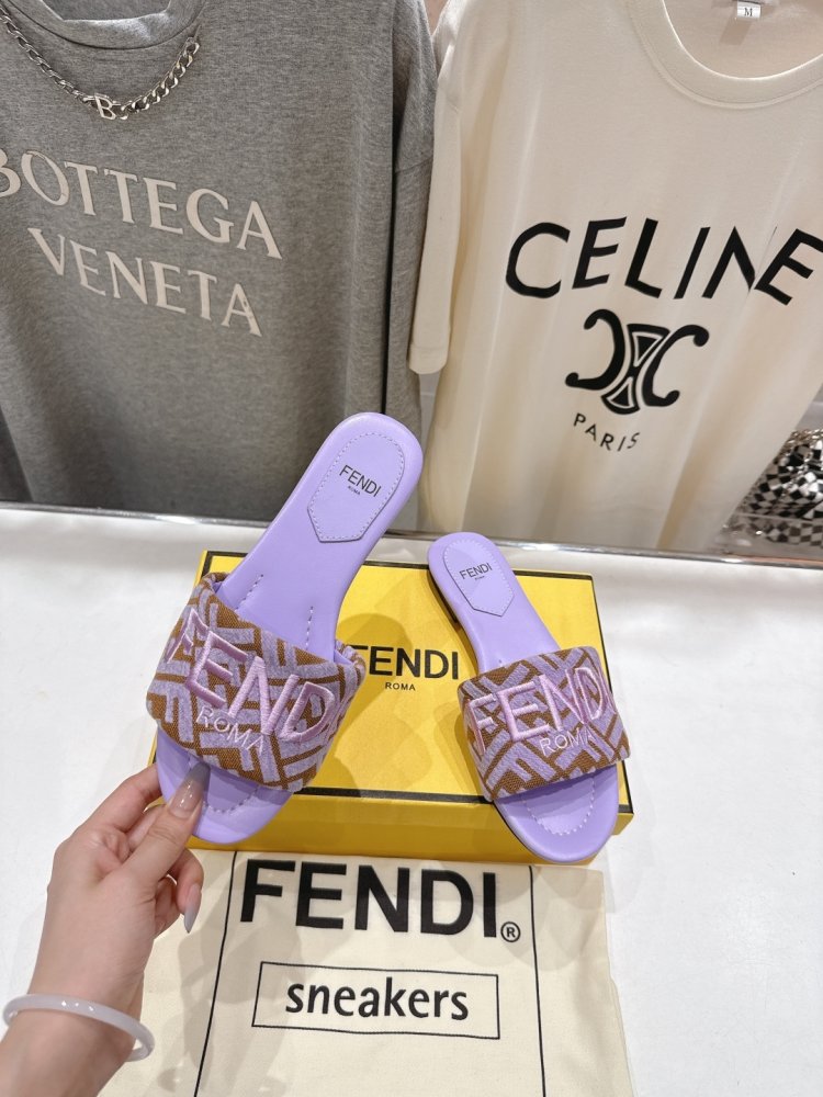 Шлепанцы женские фото 3