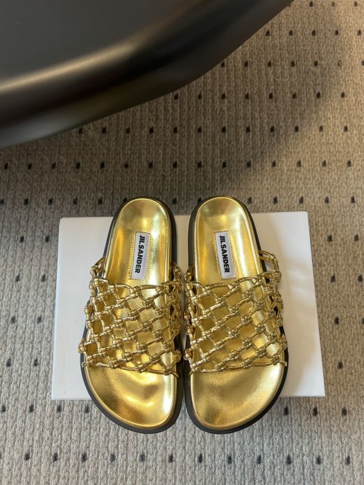 Шльопанці жіночі