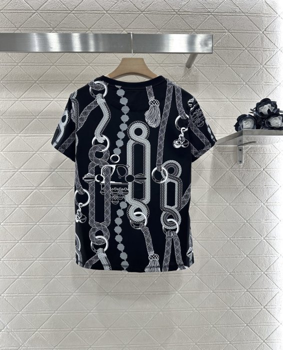 T-shirt women's фото 2