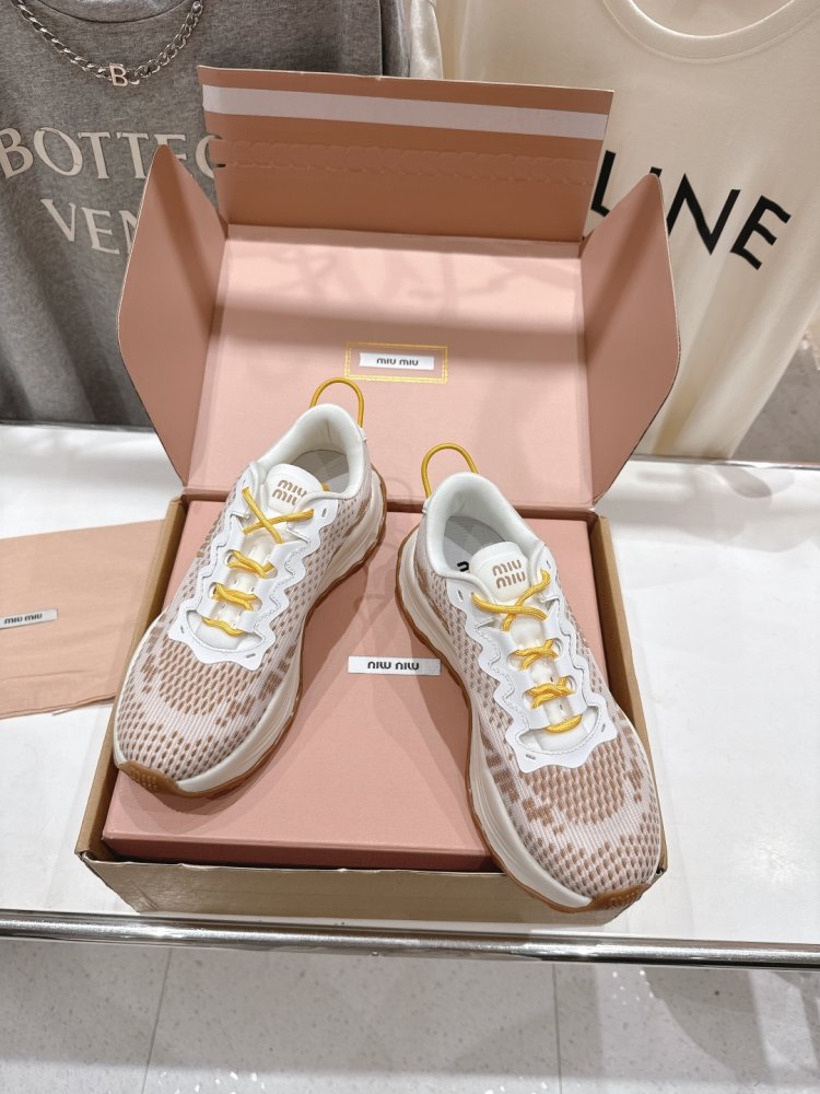 Кросівки жіночі фото 2