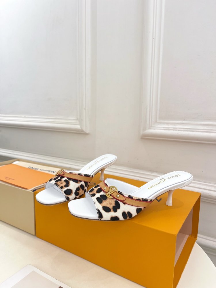 Босоножки фото 5