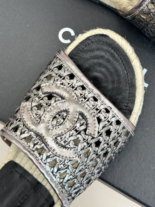 Шлепанцы женские фото 7