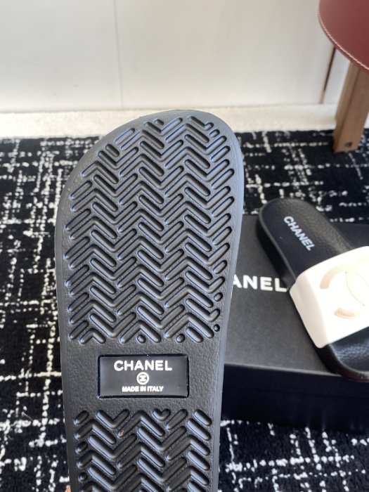 Шлепанцы женские фото 9