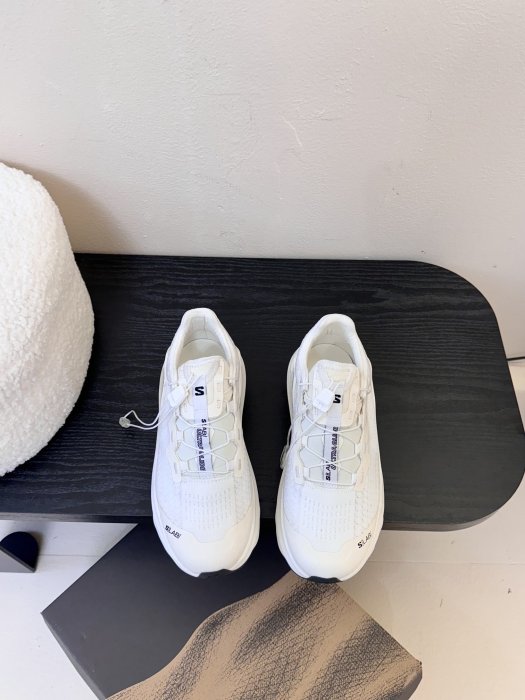 Кроссовки женские SALOMON XT WHISPER