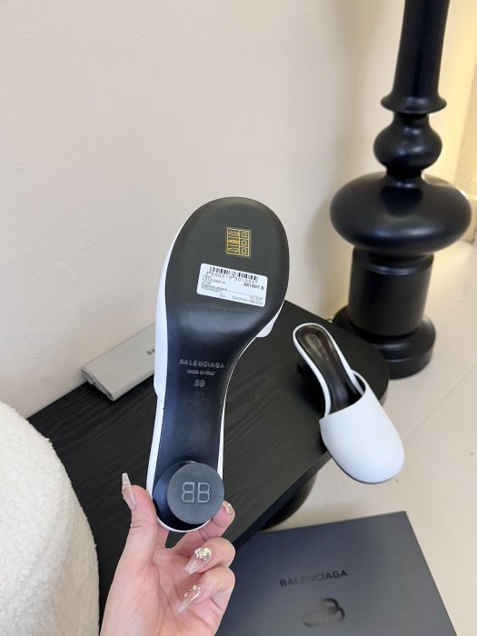 Шлепанцы женские фото 6