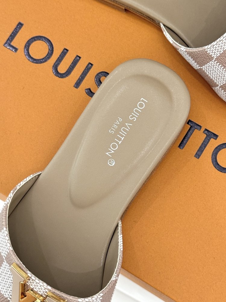 Шлепанцы женские фото 8