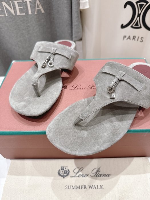 Шлепанцы фото 7